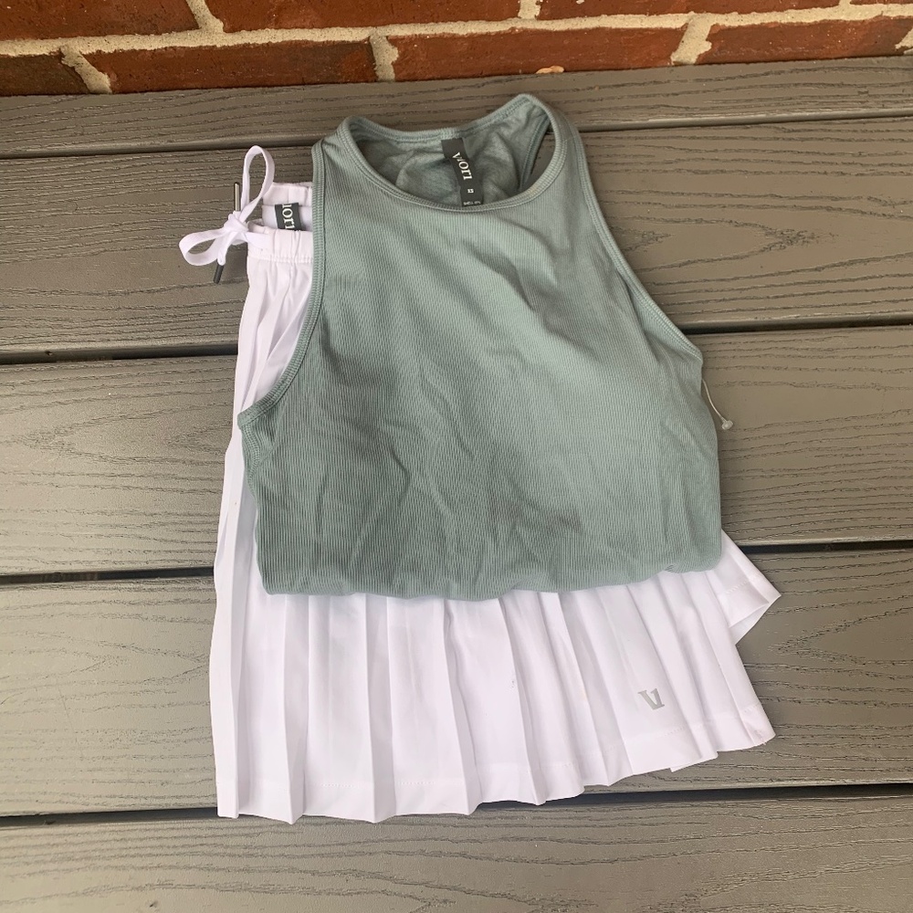 Vuori Pose Plyo Tank and Clementine Skirt Set